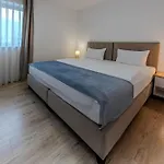 Mm מוסטר